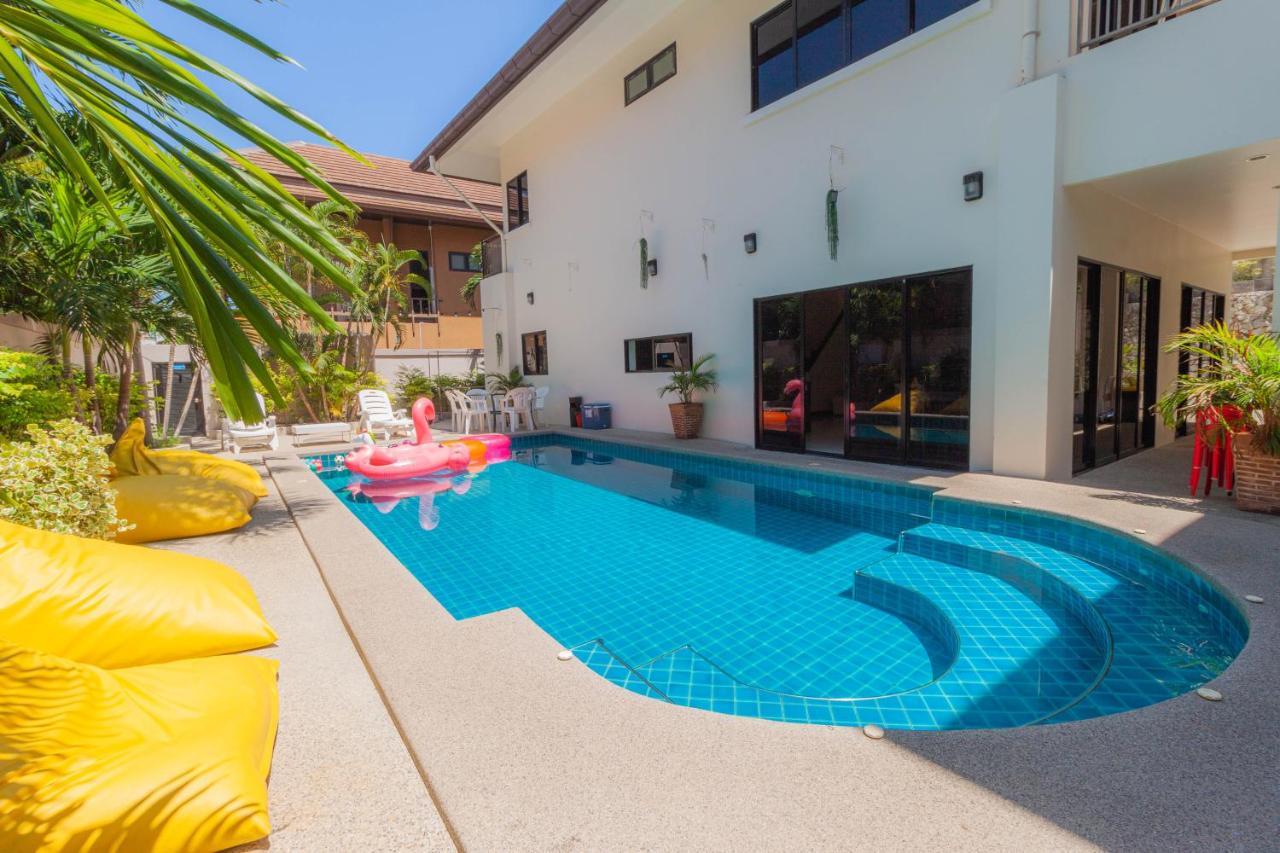 Luxury Pool 4 Bedroom 900m 1.5 Km Downtown Villa Pattaya